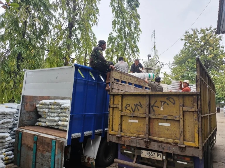 Penyadapan Getah Pinus