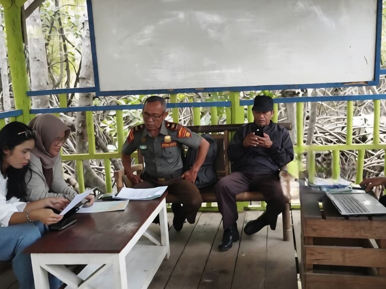 8DCFBDB4-9A2E-49CD-9BC4-7C83111D37FF